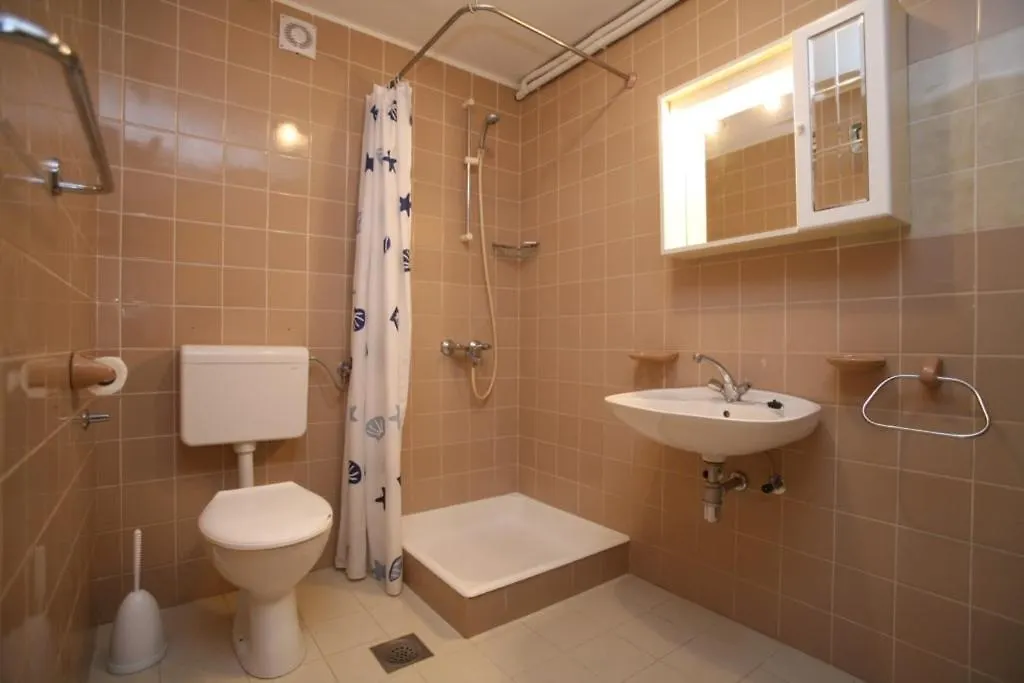 Studio Apartment In Porec With Terrace, Wifi