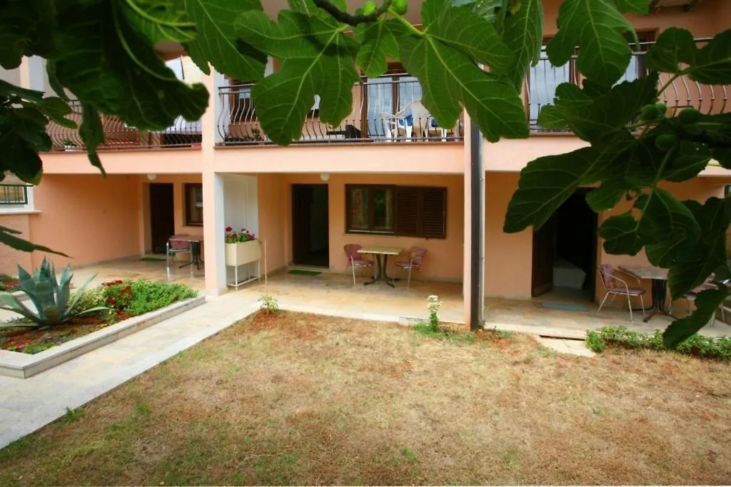 Studio Apartment In Porec With Terrace, Wifi