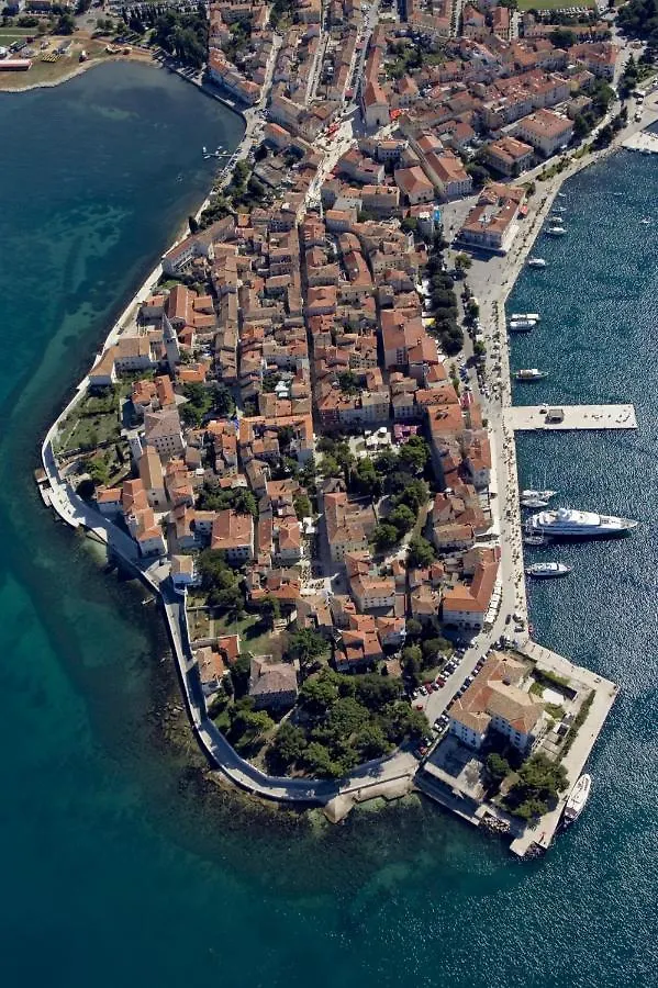 Studio Apartment In Porec With Terrace, Wifi