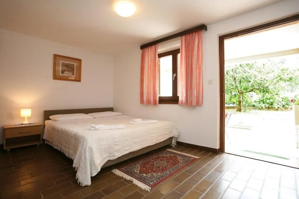 Studio Apartment In Porec With Terrace, Wifi